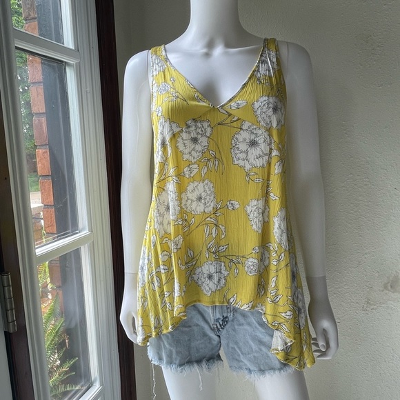 Lush Tops - Lush Floral tank top